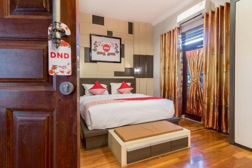 Oyo 619 Naufal Guest House Syariah Medan Dış mekan fotoğraf
