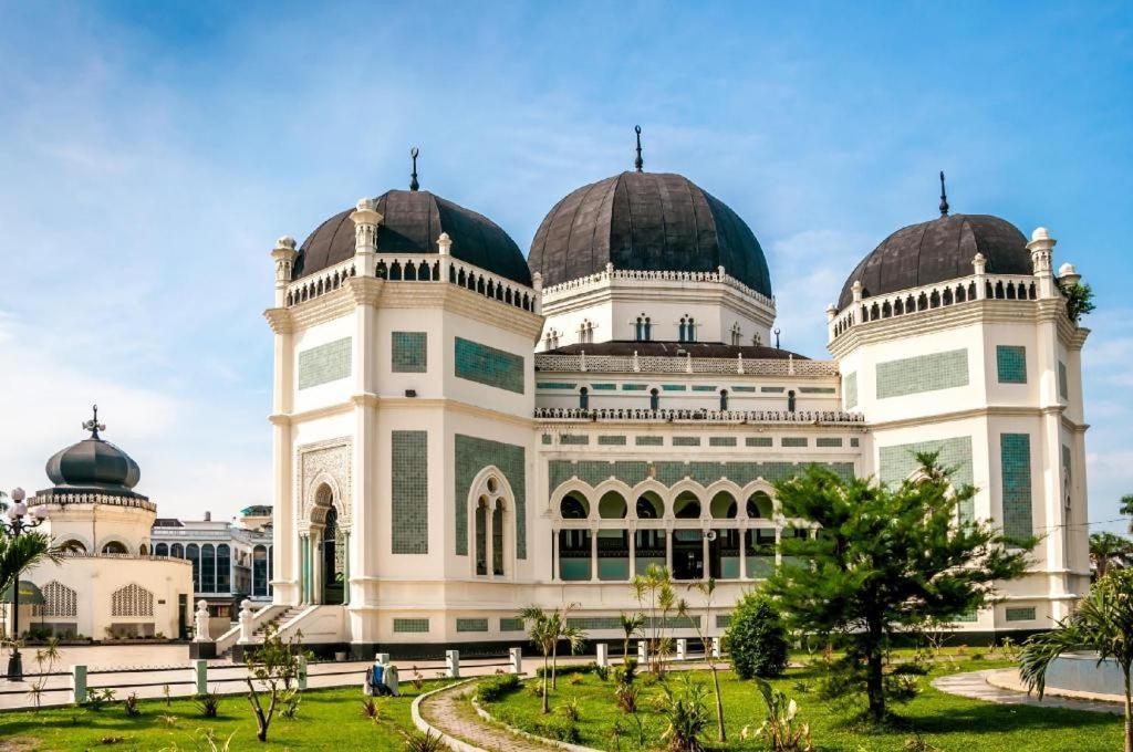 Oyo 619 Naufal Guest House Syariah Medan Dış mekan fotoğraf