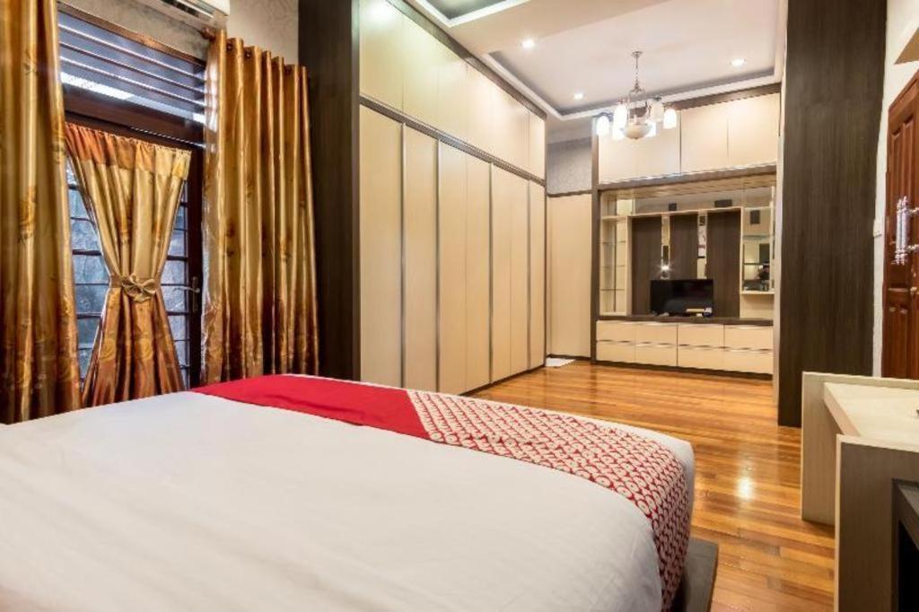 Oyo 619 Naufal Guest House Syariah Medan Dış mekan fotoğraf
